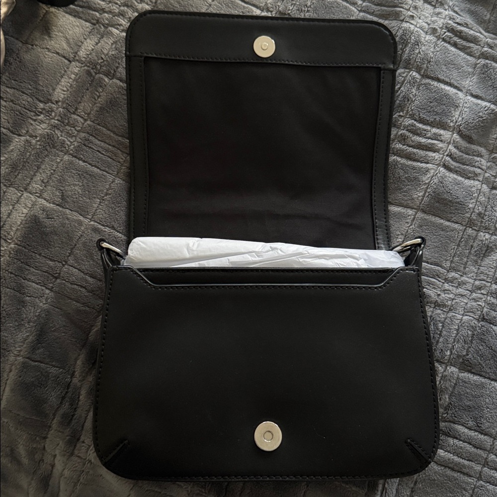Marc Jacobs Crossbody Bag⭐️ - Picture 7 of 9